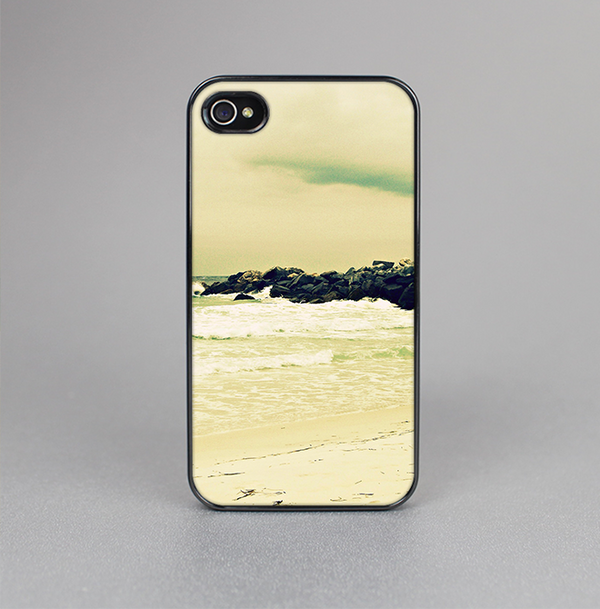 The Vintage Subtle Yellow Beach Scene Skin-Sert for the Apple iPhone 4-4s Skin-Sert Case