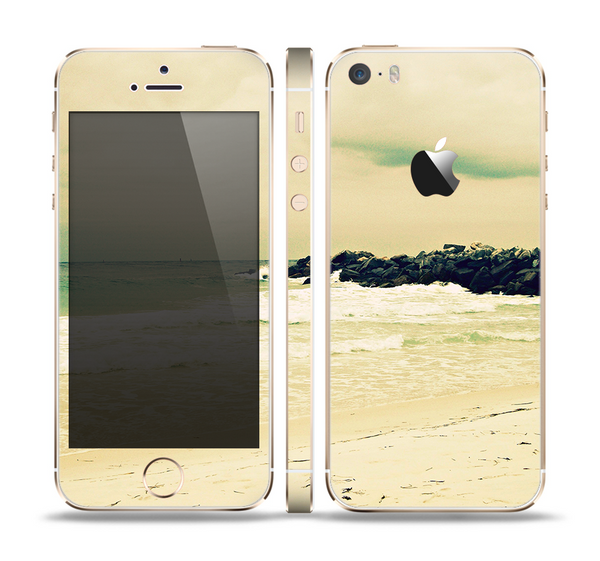 The Vintage Subtle Yellow Beach Scene Skin Set for the Apple iPhone 5s