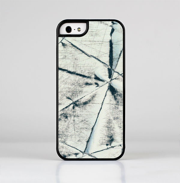 The White Cracked Woven Texture Skin-Sert Case for the Apple iPhone 5/5s