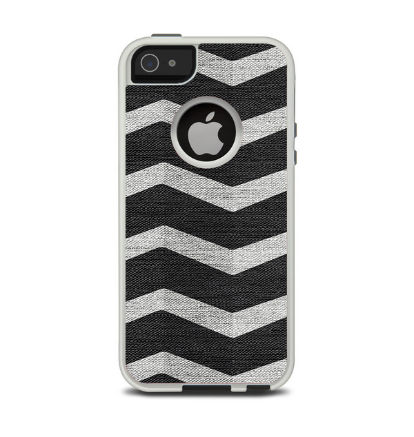 The Wide Black and Light Gray Chevron Pattern V3 Apple iPhone 5-5s Otterbox Commuter Case Skin Set