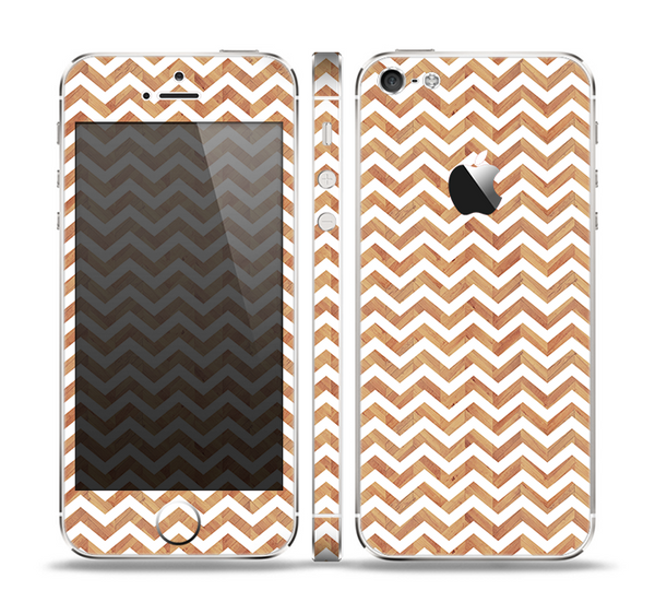 The Wood & White Chevron Pattern Skin Set for the Apple iPhone 5