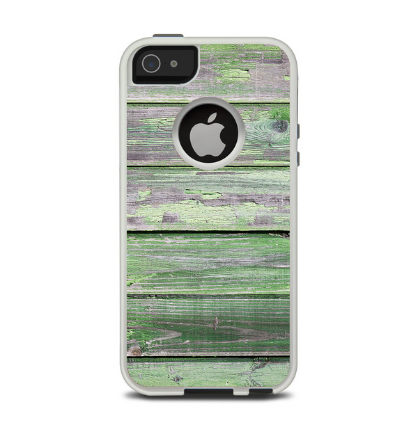The Wooden Planks with Chipped Green Paint Apple iPhone 5-5s Otterbox Commuter Case Skin Set