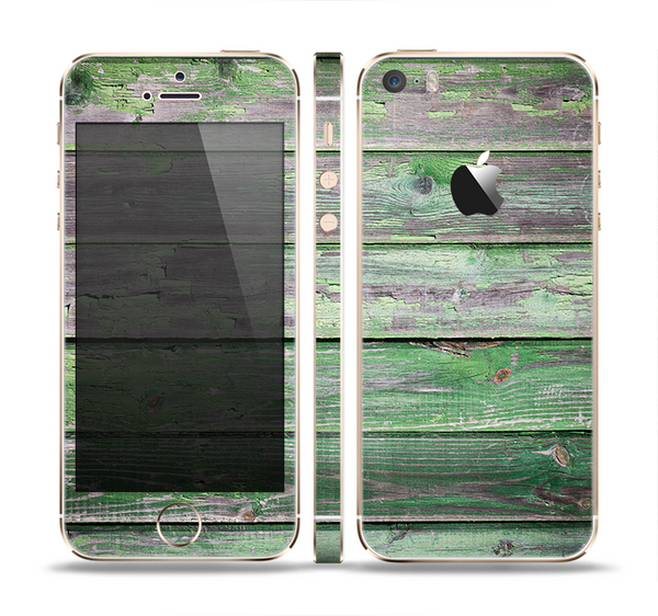 The Wooden Planks with Chipped Green Paint Skin Set for the Apple iPhone 5s