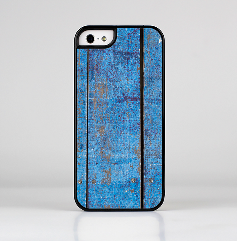The Worn Blue Paint on Wooden Planks Skin-Sert Case for the Apple iPhone 5/5s
