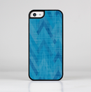 The Woven Blue Sharp Chevron Pattern V3 Skin-Sert Case for the Apple iPhone 5c