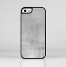 The Wrinkled Silver Surface Skin-Sert Case for the Apple iPhone 5/5s