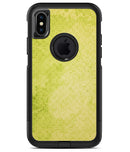 Transparent Fog over Lime Snowflake Pattern - iPhone X OtterBox Case & Skin Kits