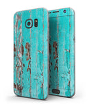 Turquoise_Chipped_Paint_on_Wood_-_Galaxy_S7_Edge_-_V3.jpg?