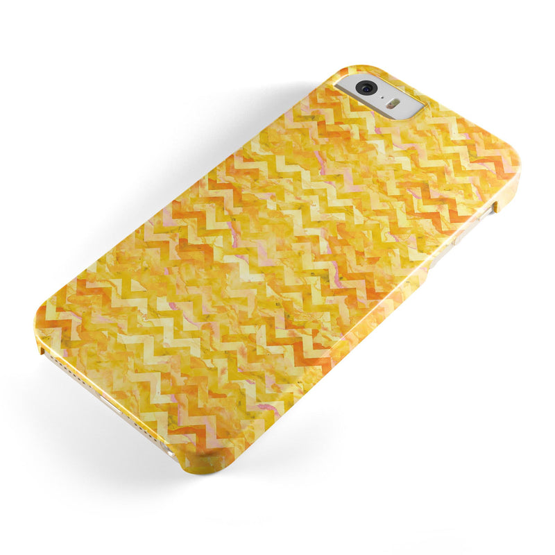 Yellow_Basic_Watercolor_Chevron_Pattern_-_iPhone_5s_-_Gold_-_One_Piece_Glossy_-_V1.jpg